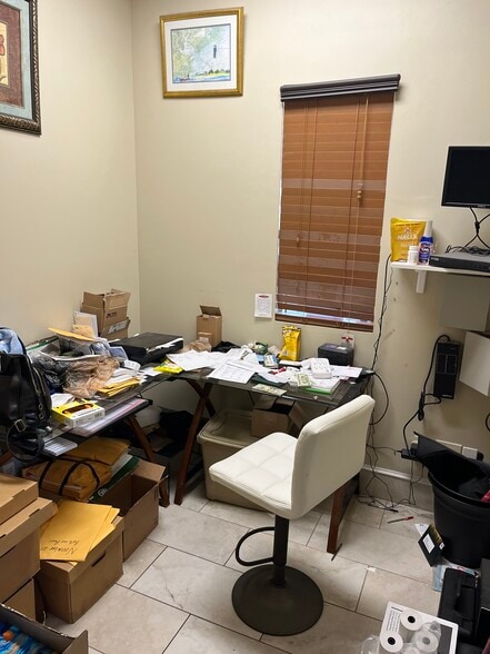 More Photos Of 1343 Lane Ave S, Jacksonville Veterinarian Kennel For Sale