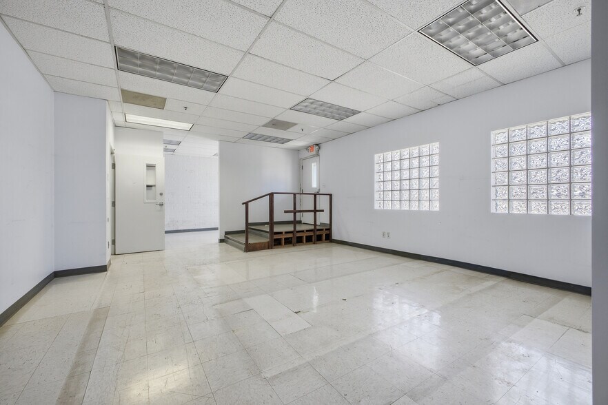More Photos Of 700-710 W Wilson Ave, Glendale Office For Lease