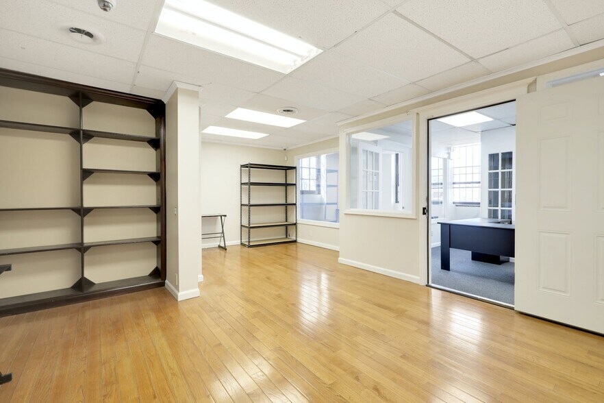 More Photos Of 55 Atlantic Ave, Lynbrook Office For Lease