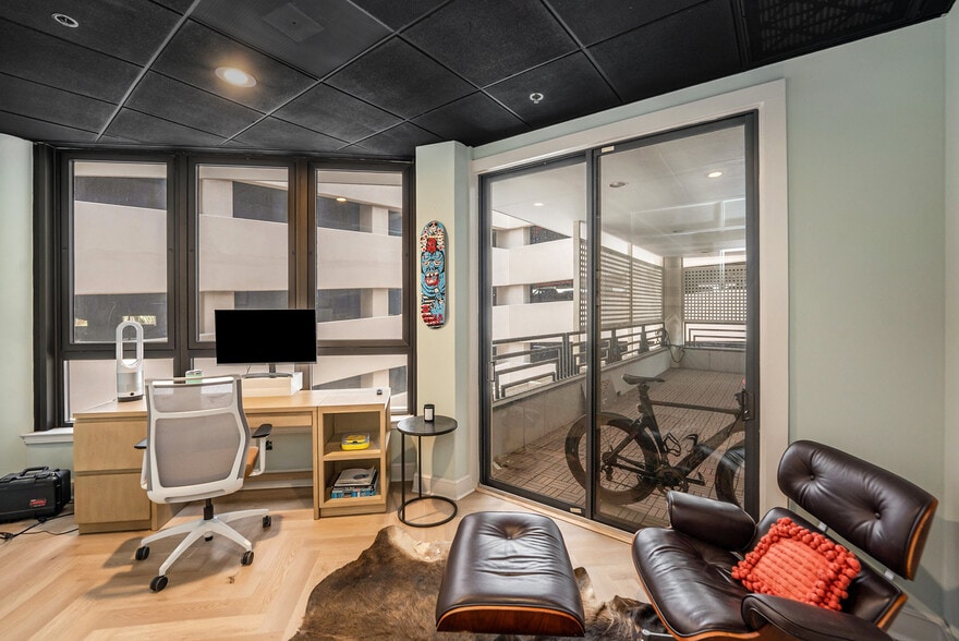 More Photos Of 240 1st Ave S, Saint Petersburg Loft Creative Space For Sale
