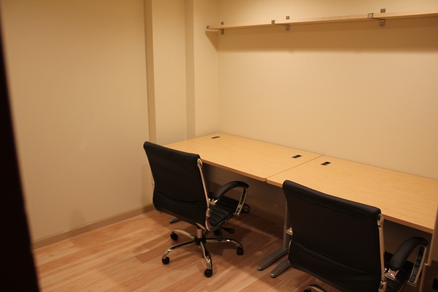 More Photos Of 600 Market St, Chapel Hill Office For Lease