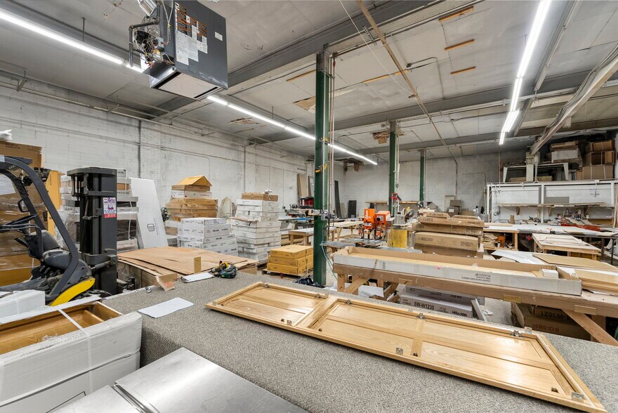 More Photos Of 96 Parkhurst St, Newark Warehouse For Lease