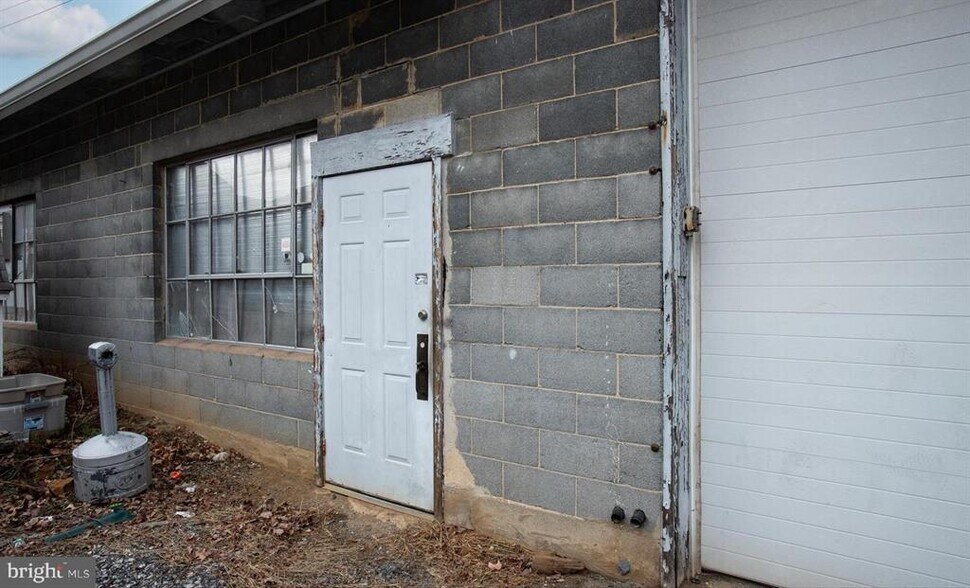 More Photos Of 1537 Bridge St, New Cumberland Auto Dealership For Lease