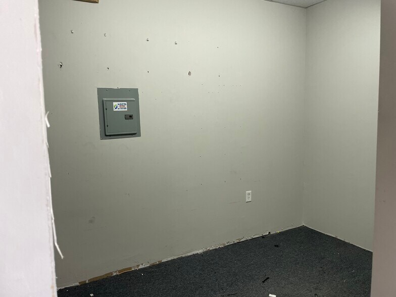 More Photos Of 444-452 Middle Country Rd, Selden Freestanding For Lease