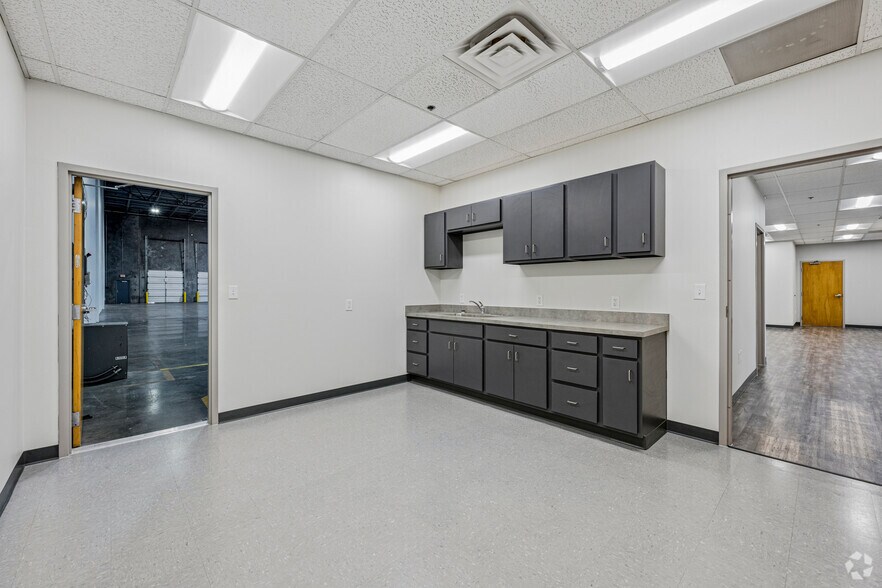 More Photos Of 420 A Pan American Dr, El Paso Unknown For Lease
