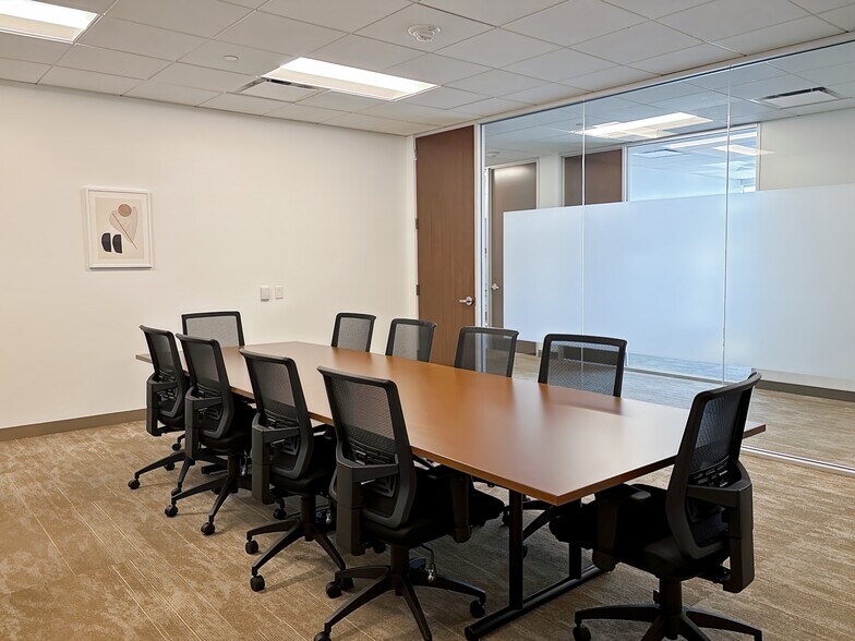 More Photos Of 11740 Katy Fwy, Houston Coworking Space