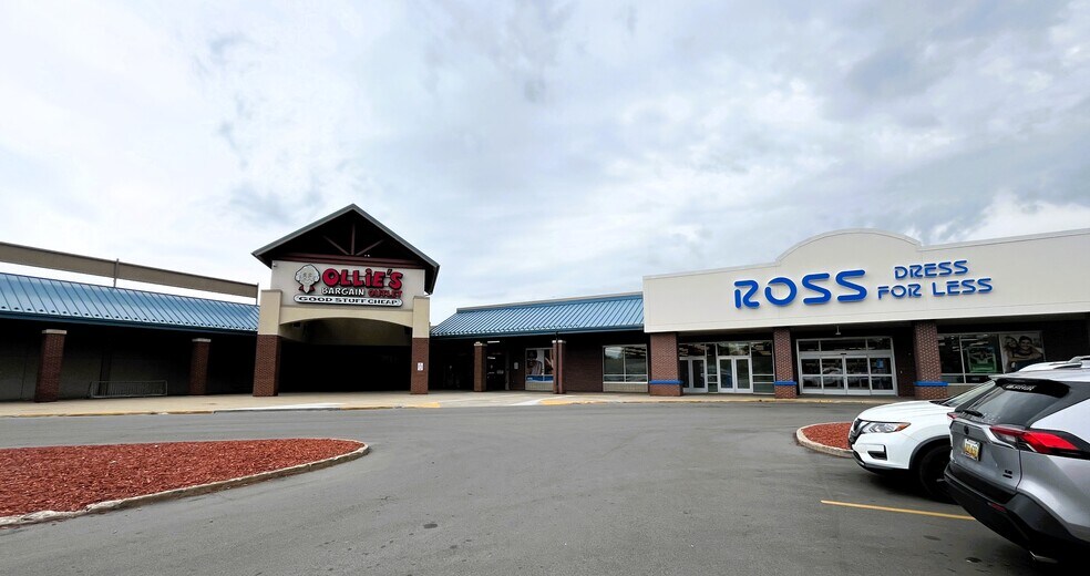 More Photos Of 1100 SW 28th St, Wyoming Unknown For Lease