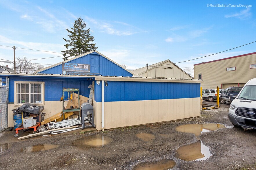 More Photos Of 104 NE 80th Ave, Portland Warehouse For Sale