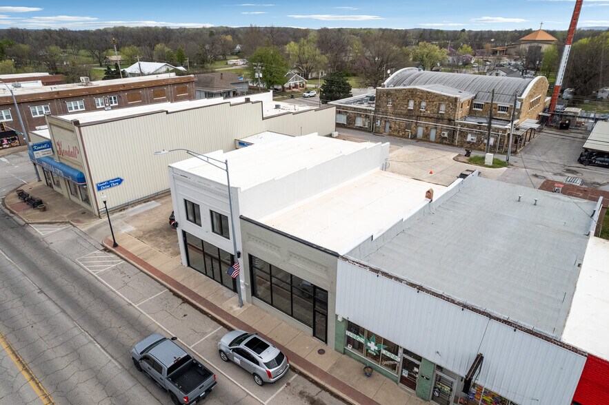 More Photos Of 214 E Rogers Blvd, Skiatook Storefront Retail Office For Sale