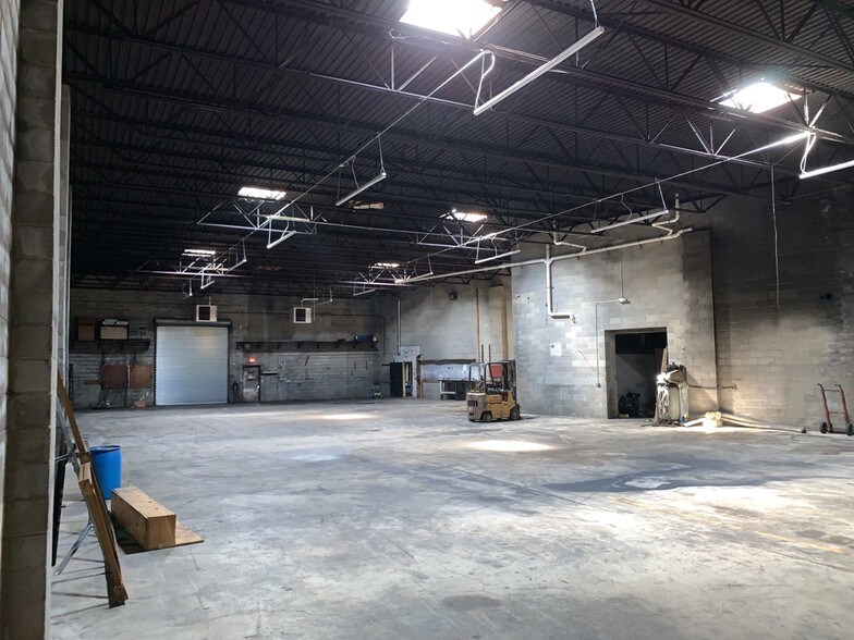 More Photos Of 75-77 Paterson Ave, Wallington Warehouse For Lease