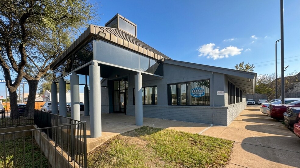 More Photos Of 13038 Research Blvd, Austin Freestanding For Lease