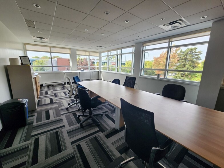 More Photos Of 2695 Av Dollard, Montréal Warehouse For Sale