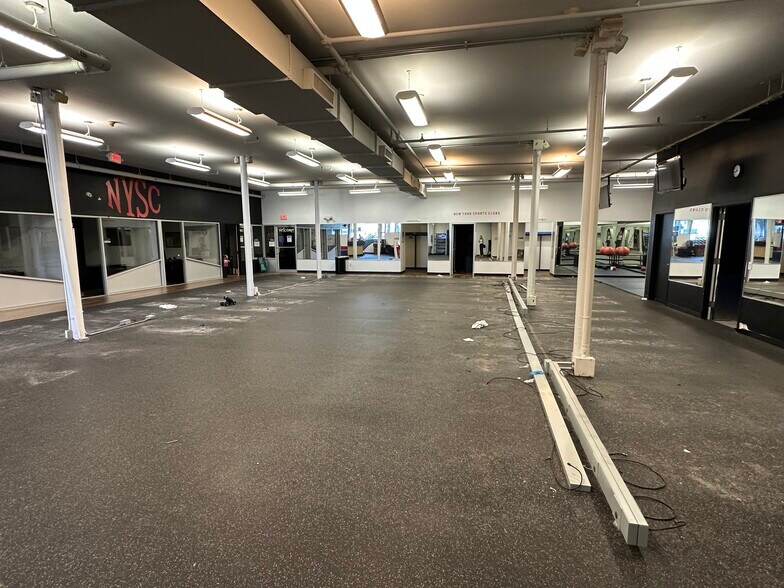 More Photos Of 349-351 New York Ave, Huntington Health Club For Lease