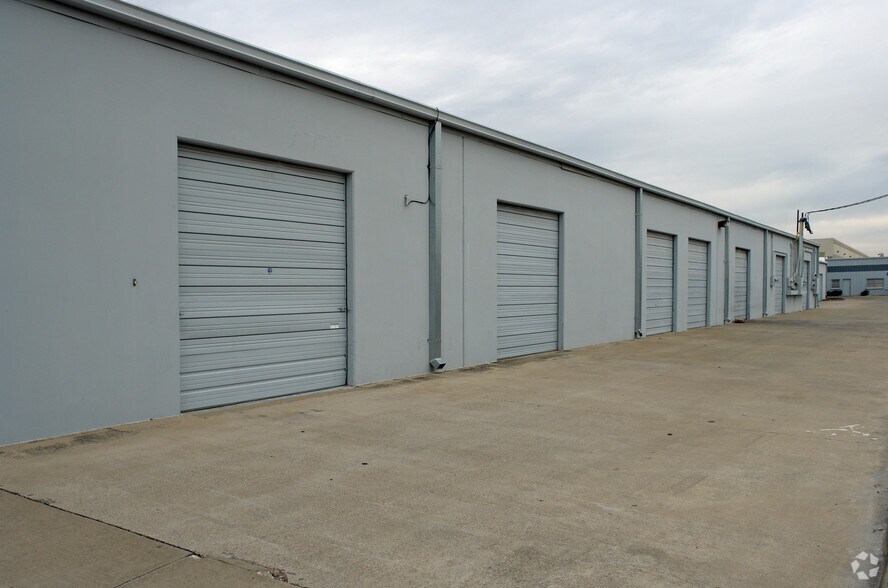 More Photos Of 11056 Shady Trl, Dallas Unknown For Lease