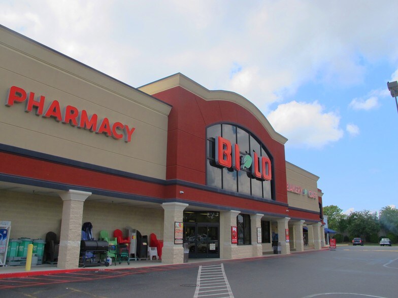 More Photos Of 860 Parris Island Gtwy, Beaufort General Retail For Lease