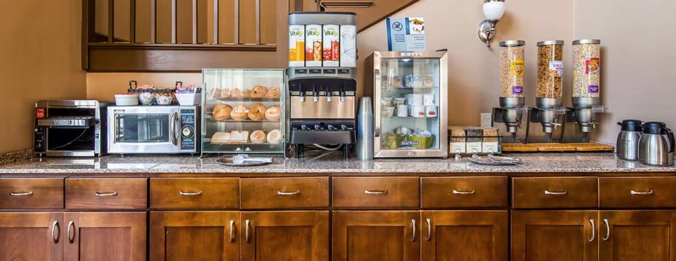 More Photos Of 50 Red Oaks Mill Rd, Poughkeepsie Hotel For Sale