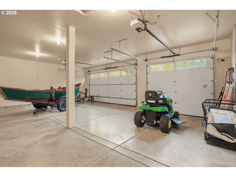 More Photos Of 49164 McKenzie Hwy, Vida Lodge Meeting Hall For Sale