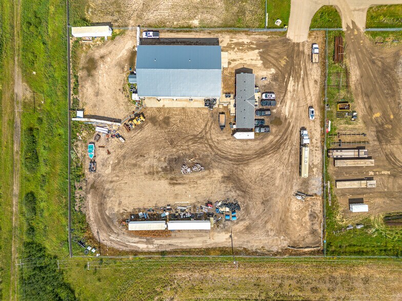 More Photos Of 3807 9th St, Lloydminster Warehouse For Sale
