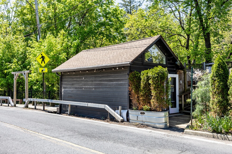 More Photos Of 8 Tannery Brook Rd, Woodstock Specialty For Sale