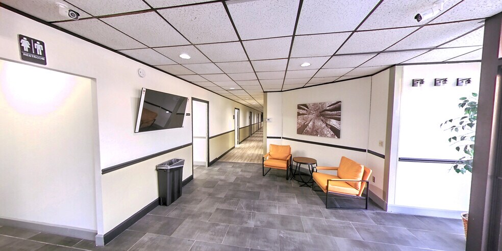 More Photos Of 2121 Corporate Square Blvd, Jacksonville Office For Lease