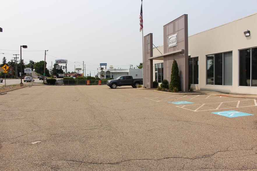 More Photos Of 4525 Sunset Blvd, Steubenville Storefront Retail Office For Lease