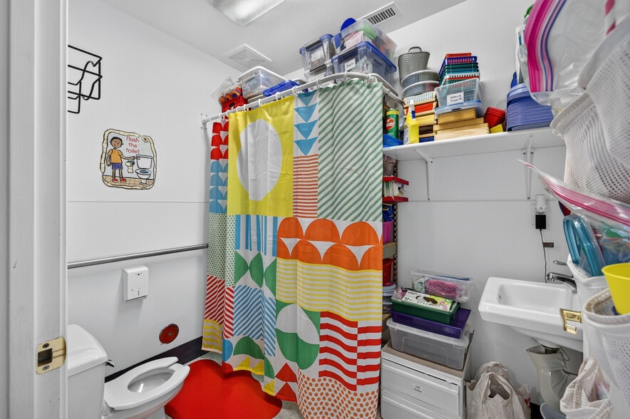 More Photos Of 1706 Bronco Ln, Richland Daycare Center For Sale