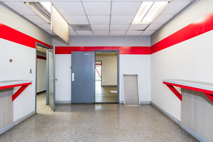 More Photos Of 106 Restoration Park Dr, Medway Service For Lease