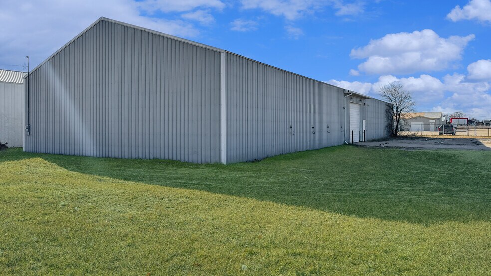 More Photos Of 291 Hanthorn st, Cadillac Distribution For Lease