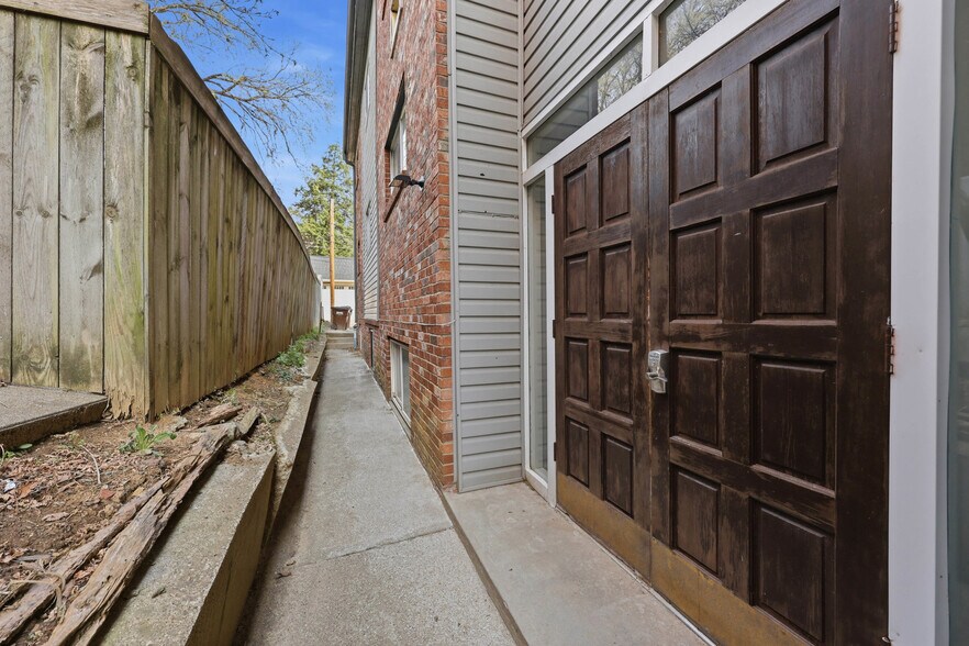 More Photos Of 2189 Baringer Ave, Louisville Apartments For Sale