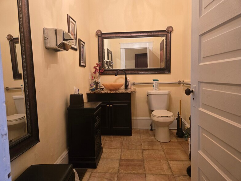 More Photos Of 3285 Main St, College Park Office Residential For Sale