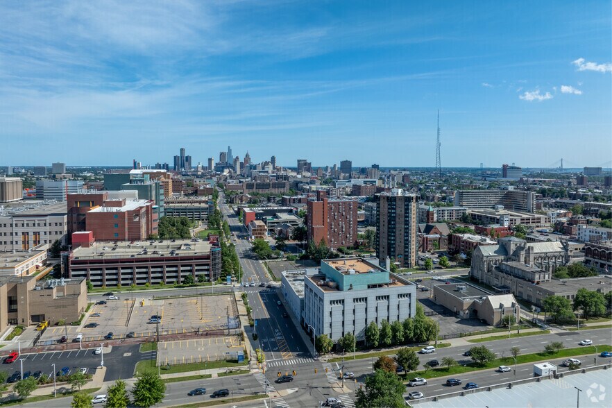 More Photos Of 110 E Warren Ave, Detroit Medical For Lease