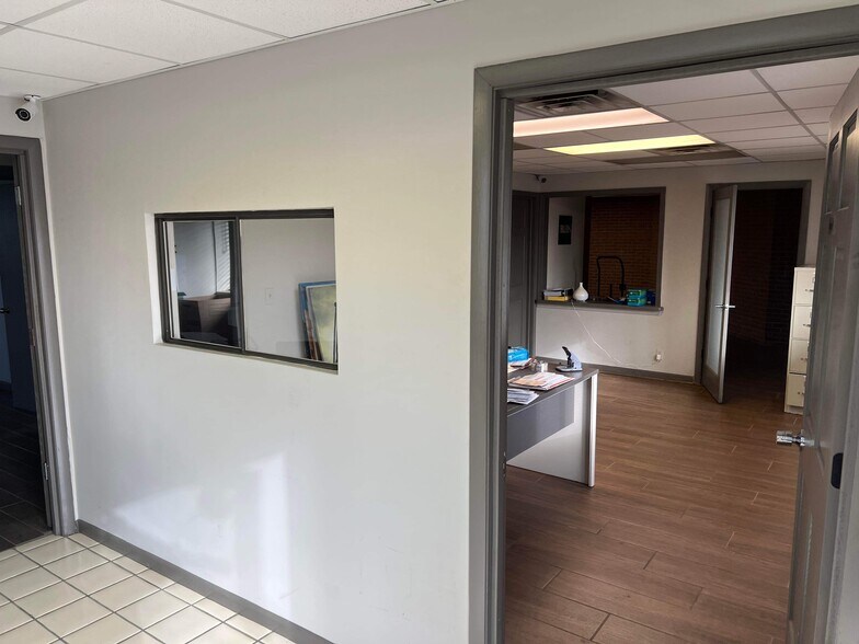 More Photos Of 2842 S State St, Lockport Coworking Space
