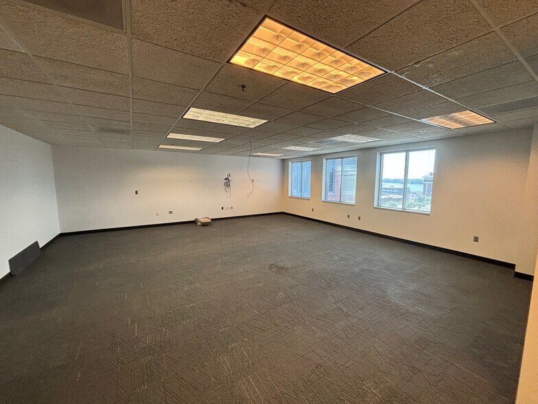 More Photos Of 21 SE 3rd St, Evansville Office For Lease