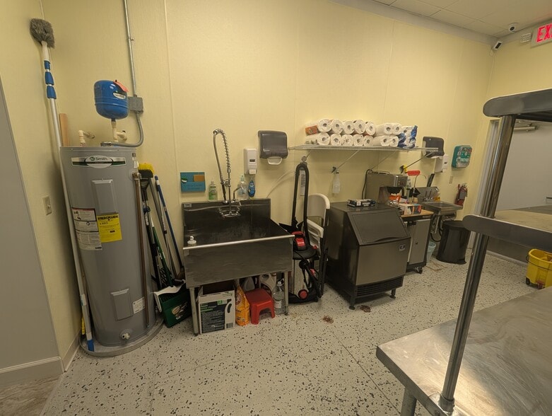 More Photos Of 1437 N US Highway 1, Ormond Beach Office For Sale