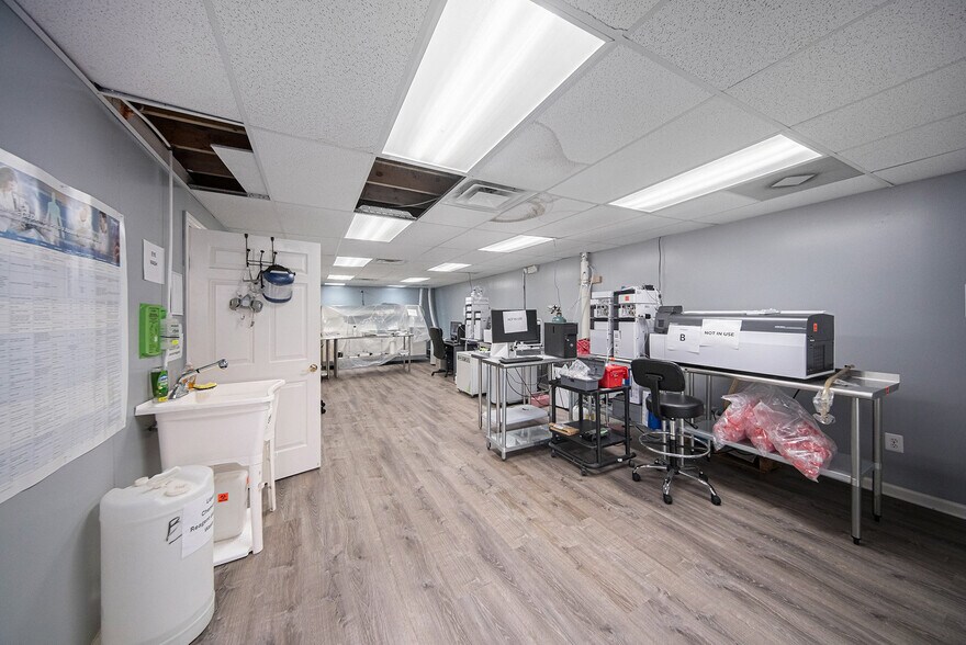 More Photos Of 35540 W Michigan Ave, Wayne Office For Sale