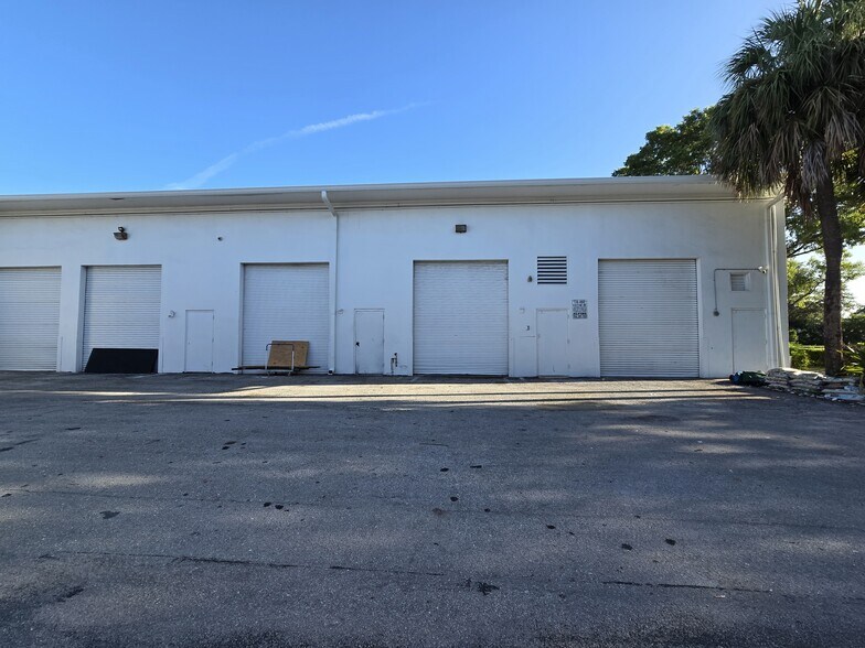 More Photos Of 11917-11929 W Sample Rd, Coral Springs Warehouse For Lease