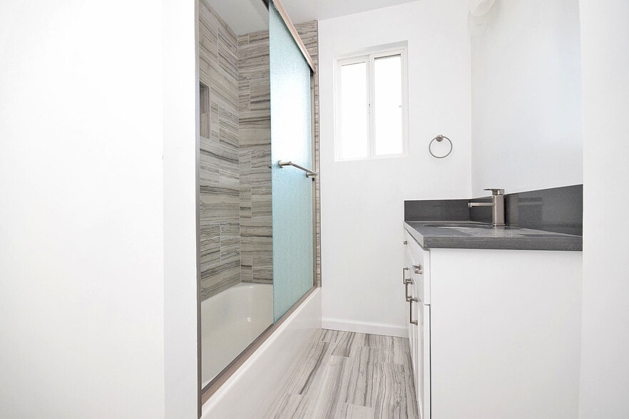 More Photos Of 725 W Gardena Blvd, Gardena Auto Repair For Sale