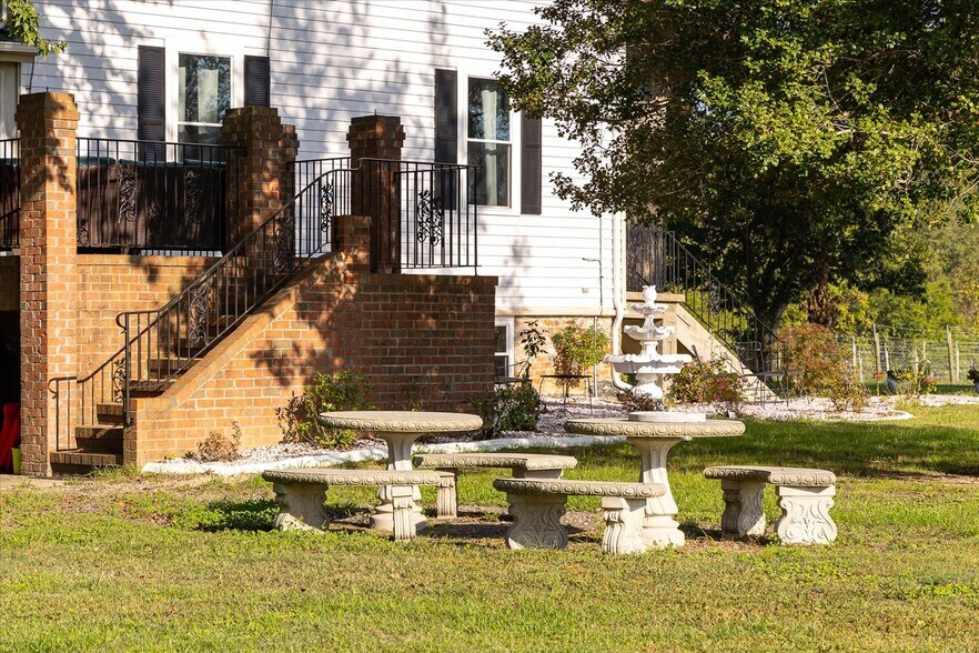 More Photos Of 667 Hustle Rd, Hustle Winery Vineyard For Sale