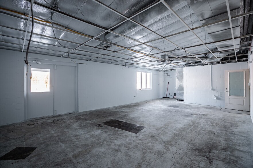 More Photos Of 445 Holton St, Sparta Warehouse For Lease