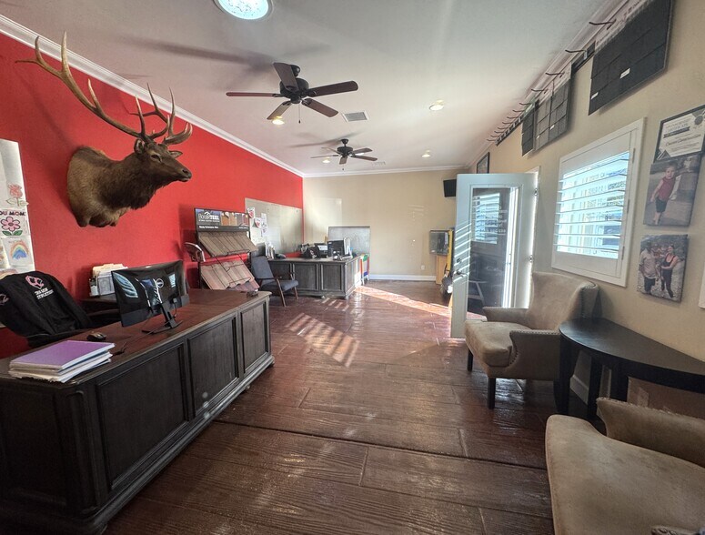 More Photos Of 710 N Ironwood Dr, Apache Junction Office For Sale