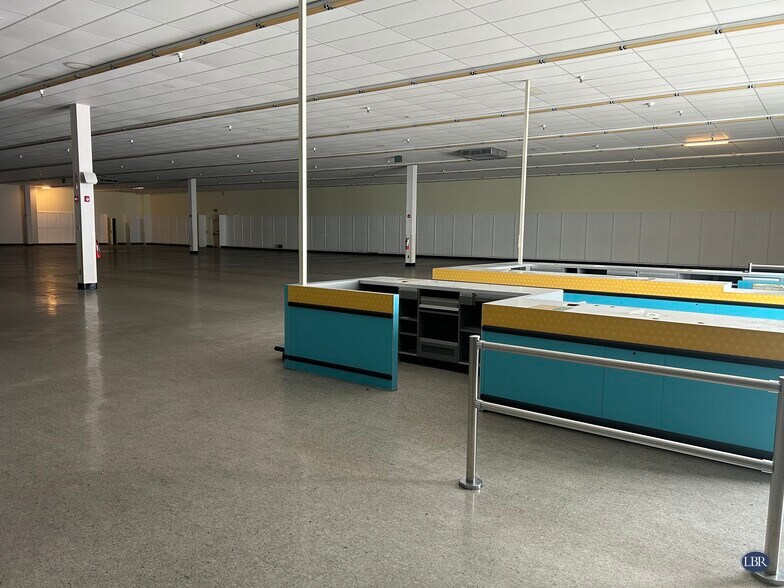 More Photos Of 230 N Courtenay Pky, Merritt Island General Retail For Lease