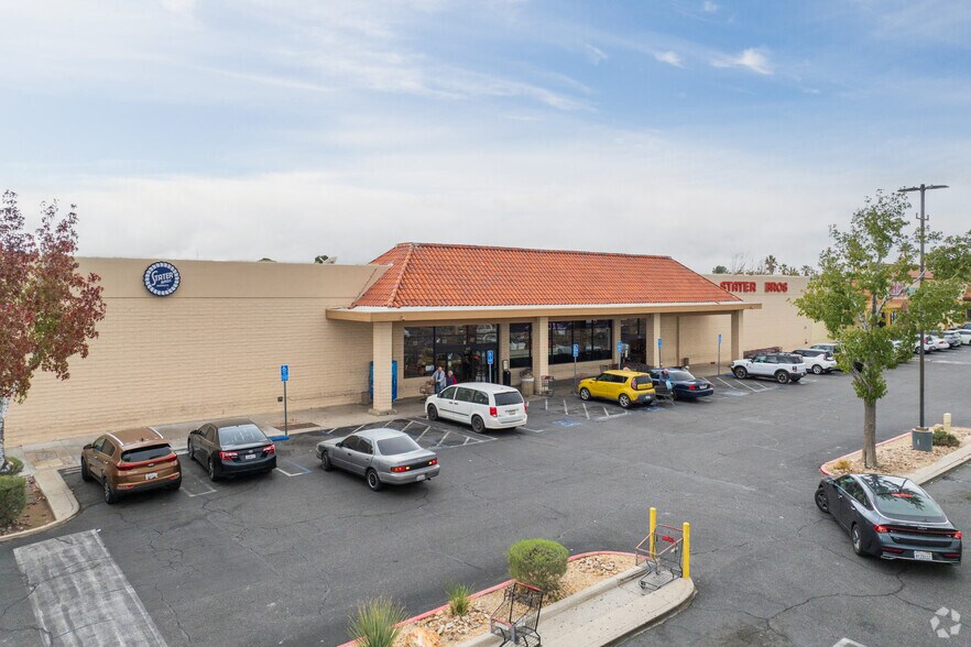 Primary Photo Of 15757 Main St, Hesperia Supermarket For Lease
