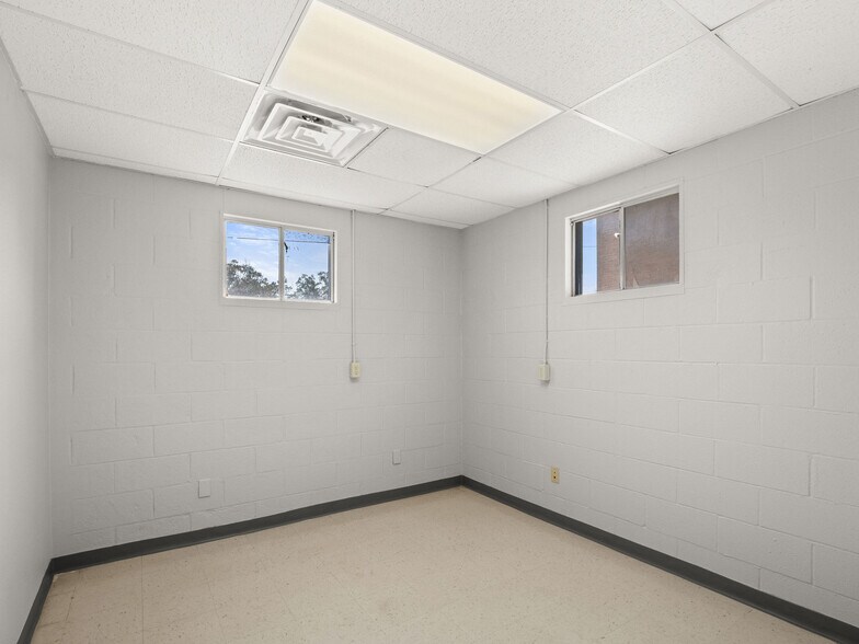 More Photos Of 213 W 2nd St, Deridder Storefront Retail Office For Lease