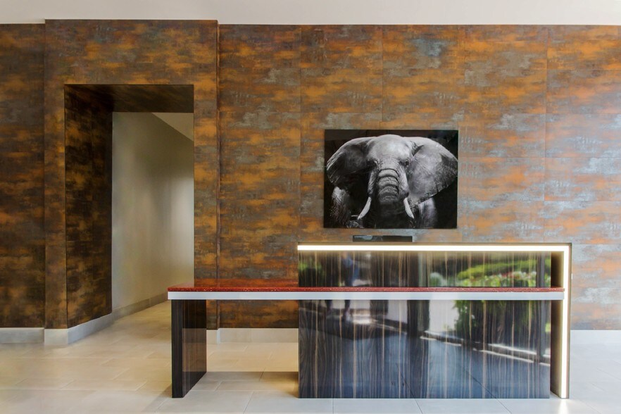 More Photos Of 1909 Woodall Rodgers Fwy, Dallas Office For Lease