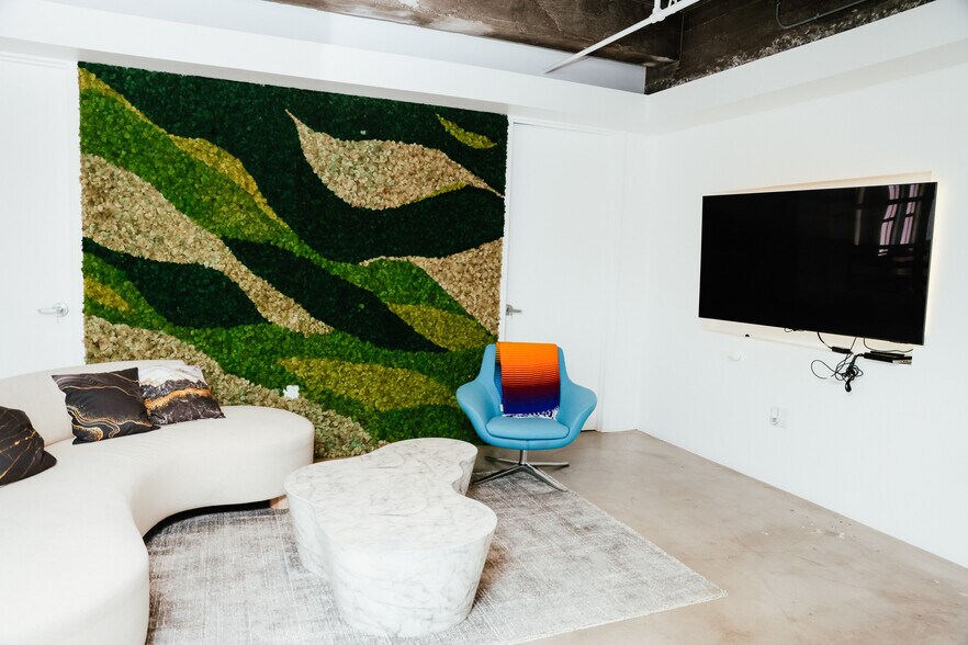 More Photos Of 742-748 S Hill St, Los Angeles Loft Creative Space For Lease