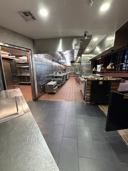 More Photos Of 800 W 6th St, Los Angeles Office For Lease