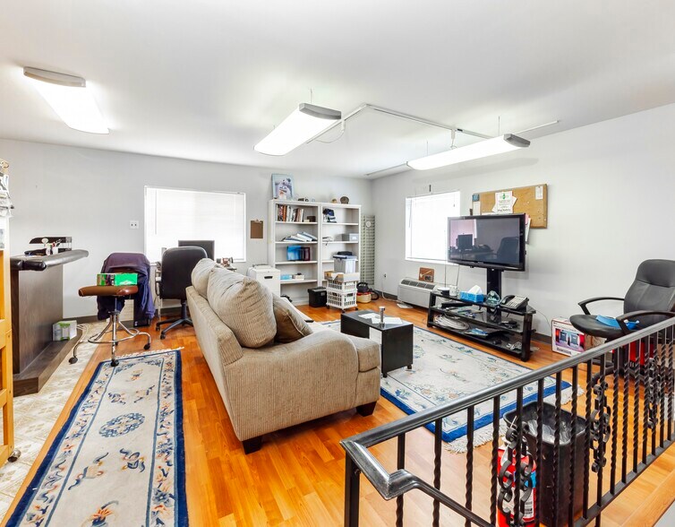 More Photos Of 2 Superior Way, Deptford Warehouse For Sale