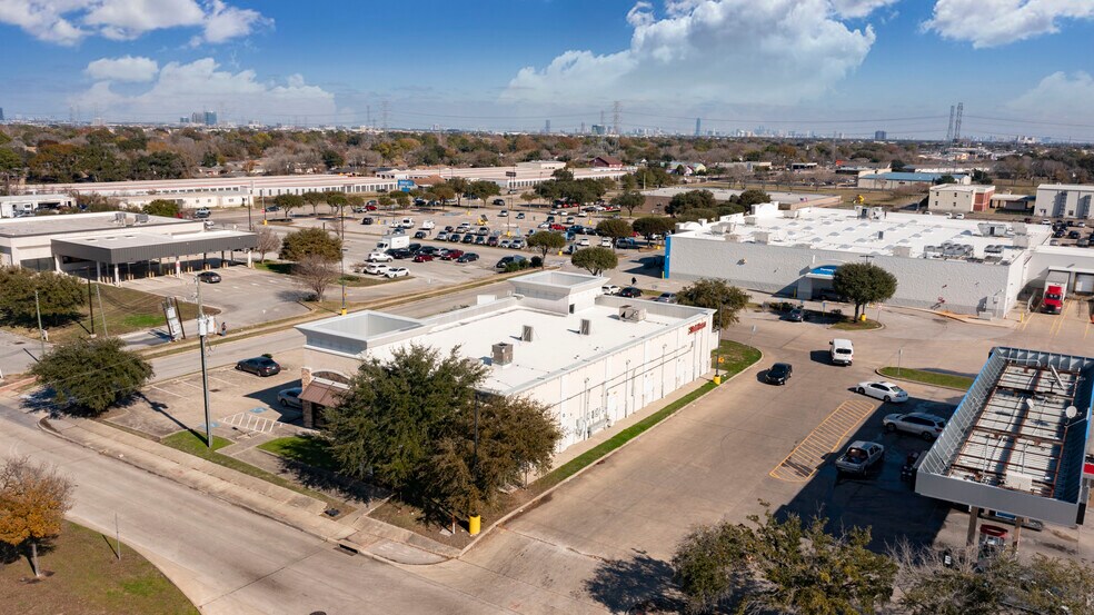 More Photos Of 11799 Beechnut St, Houston Freestanding For Lease