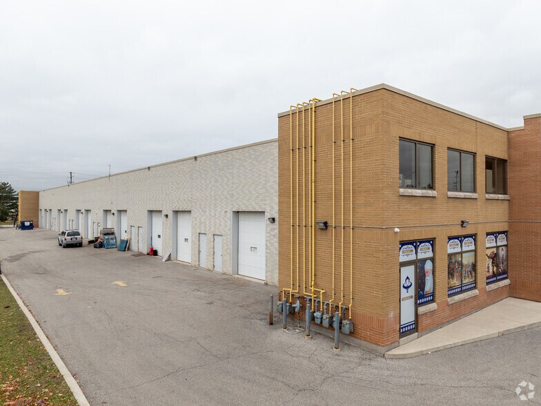 More Photos Of 15 Sun Pac Blvd, Brampton Office For Lease