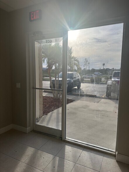 More Photos Of 24690 Sandhill Blvd, Punta Gorda Warehouse For Lease